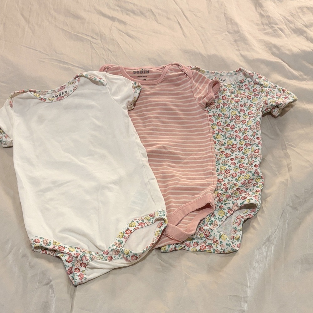 Mini Boden Pink & White Floral Mix Baby One-Piece Bodysuit Trio